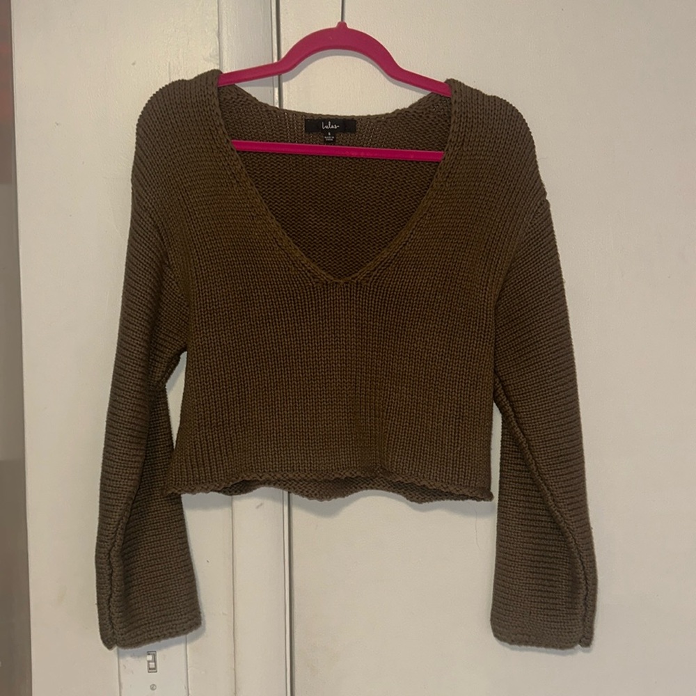 NWOT Lulu’s Cropped V Neck Sweater